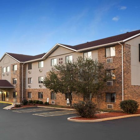 Super 8 By Wyndham Fairview Heights-St. Louis Motel Bagian luar foto