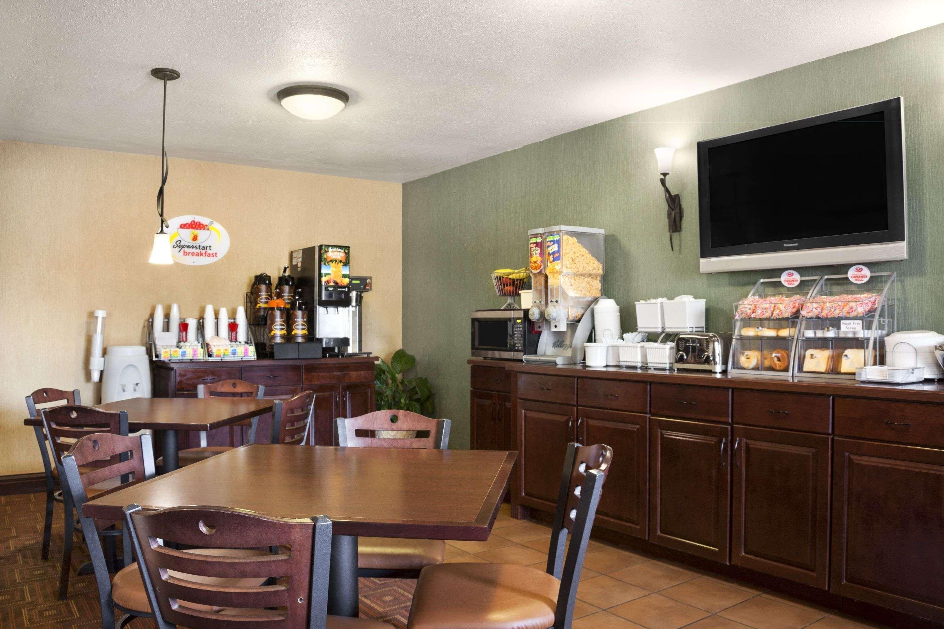 Super 8 By Wyndham Fairview Heights-St. Louis Motel Bagian luar foto