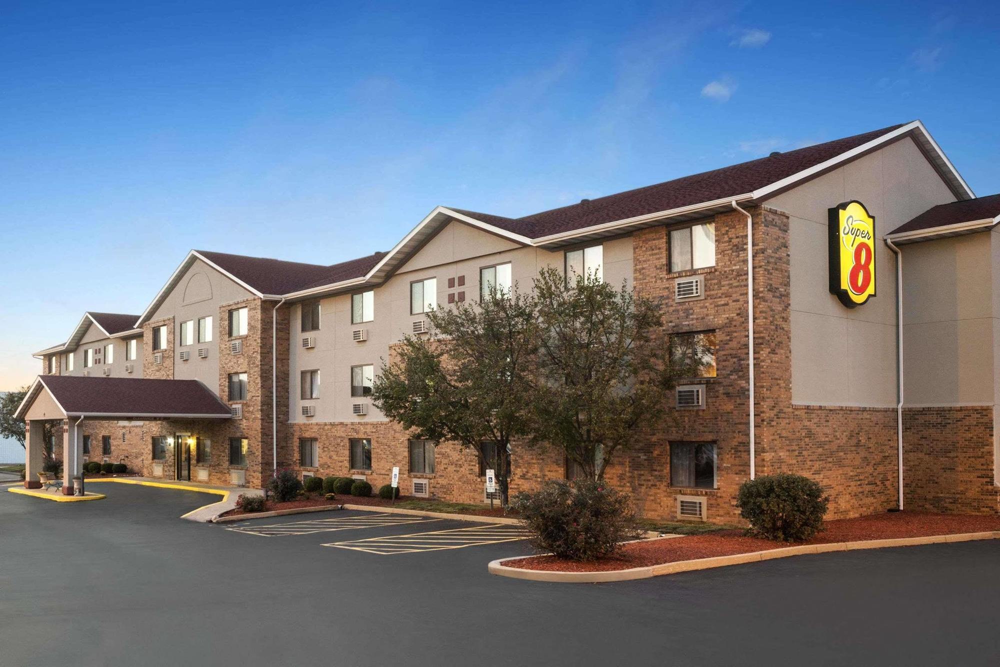 Super 8 By Wyndham Fairview Heights-St. Louis Motel Bagian luar foto